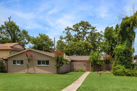 Photo of 1402 Lehman Street, Houston, TX 77018 (MLS # 79136747) Photo of 1402 Lehman Street, Houston, TX 77018 (MLS # 79136747)
