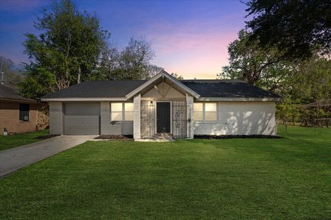 Photo of 5531 Elm Tree Drive, Houston, TX 77048 (MLS # 69666090)