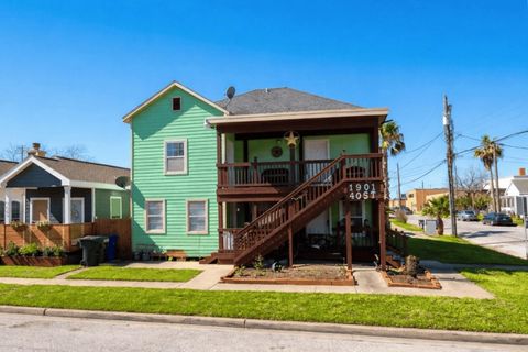 Photo of 1901 40th Street #4, Galveston, TX 77550 (MLS # 90973185)