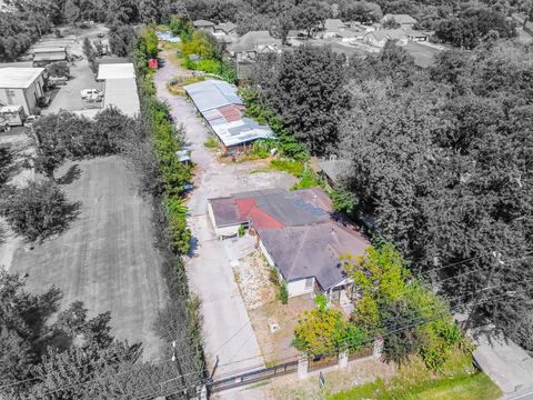 Photo of 931 Mitchell Road, Houston, TX 77037 (MLS # 39405045)