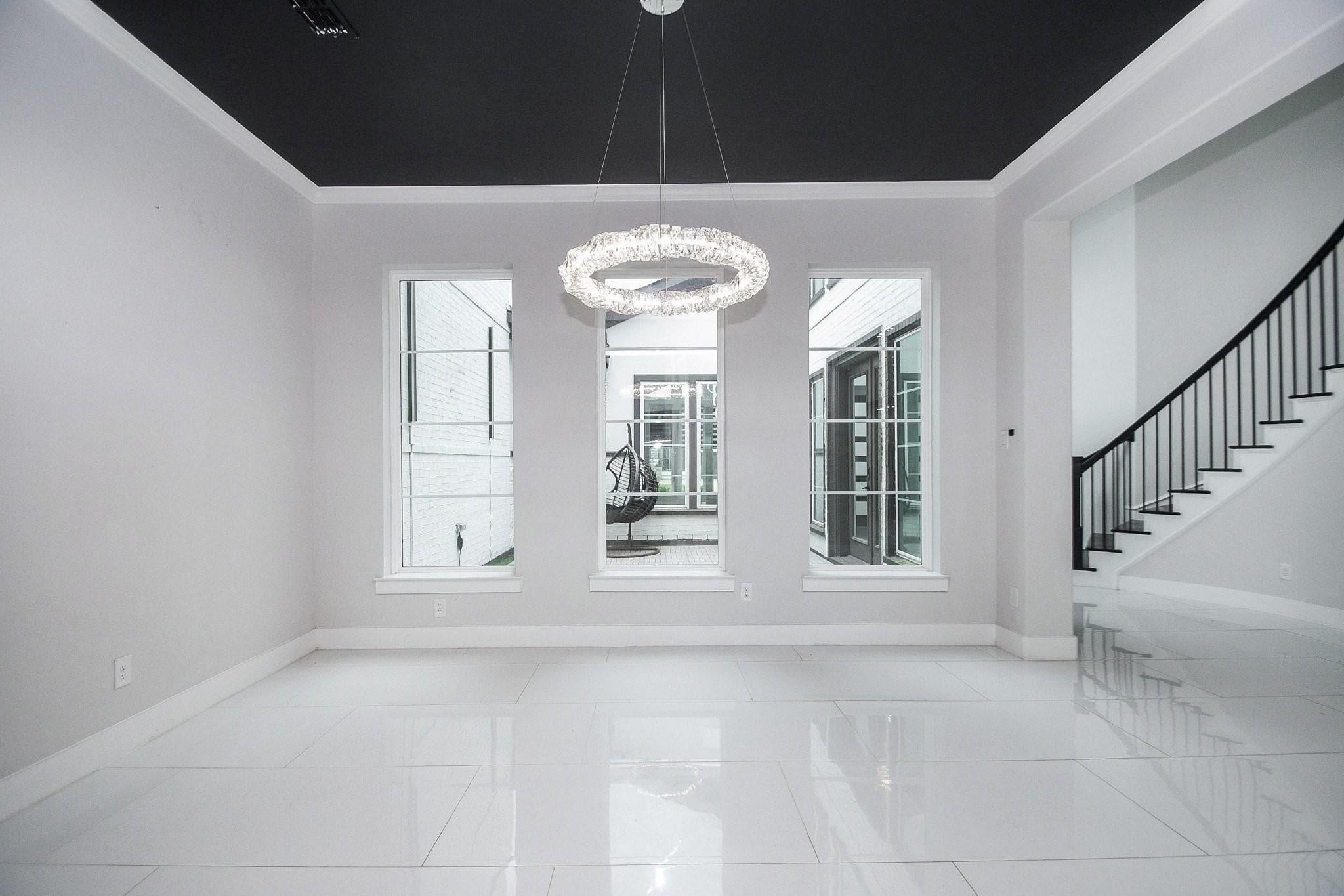 10014 Oakwood Trail