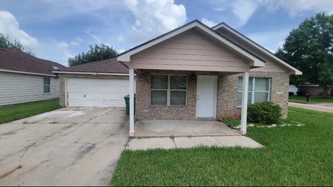 Photo of 11827 Cape Hyannis Drive, Houston, TX 77048 (MLS # 21540461)