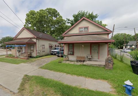 Photo of 2507 Gentry Street, Houston, TX 77009 (MLS # 70545819)