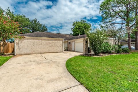Photo of 14907 Aspen Hills Drive, Houston, TX 77062 (MLS # 34116117)