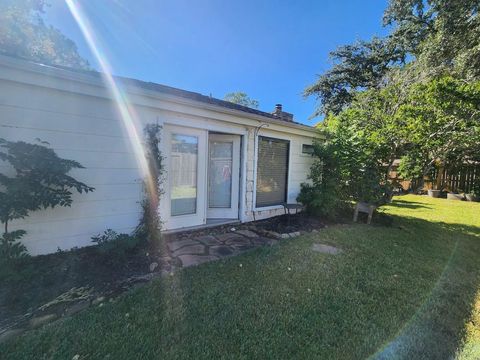 Tiny photo for 14907 Aspen Hills Drive, Houston, TX 77062 (MLS # 34116117)