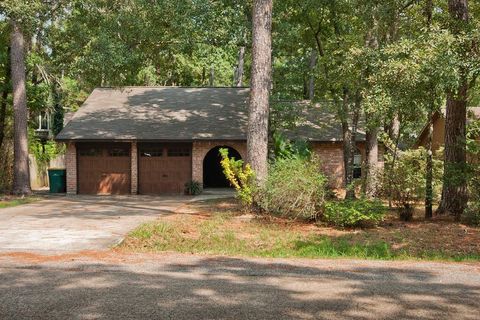 Photo of 2107 W Lacey Oak Circle, The Woodlands, TX 77380 (MLS # 91775812)