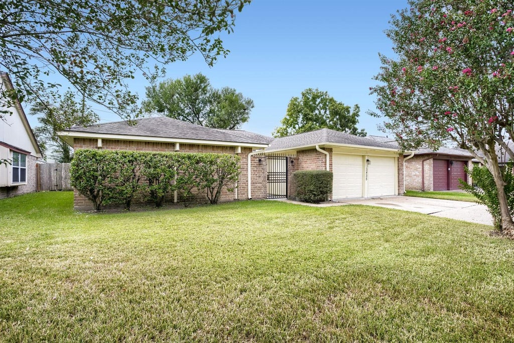 Photo of 13435 Chipman Glen Drive, Houston, TX 77082 (MLS # 98907494)