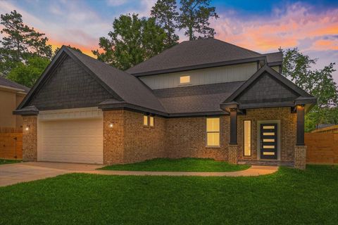 Photo of 1521 Glen Oak Drive, Conroe, TX 77385 (MLS # 73968302)
