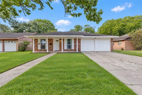Homes For Sale - 971 Wavecrest Lane<br/> Houston, TX 77062