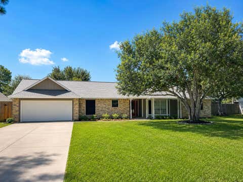 Photo of 907 Briarmeadow Avenue, Friendswood, TX 77546 (MLS # 81449890)