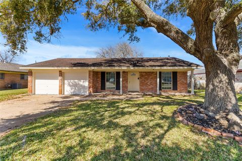 Photo of 127 Talisman Street, Lake Jackson, TX 77566 (MLS # 48129688)