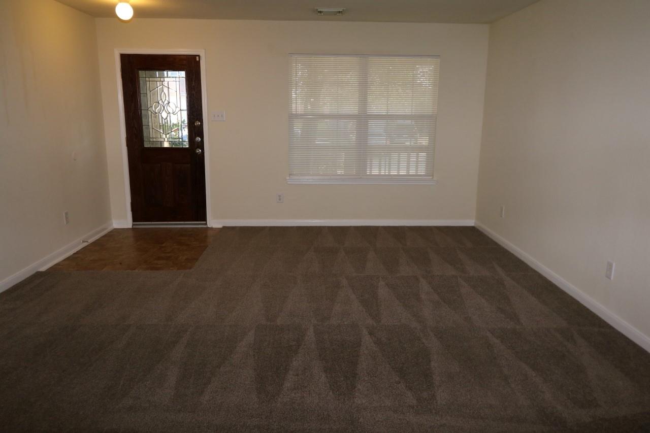 15611 Leeds Lane