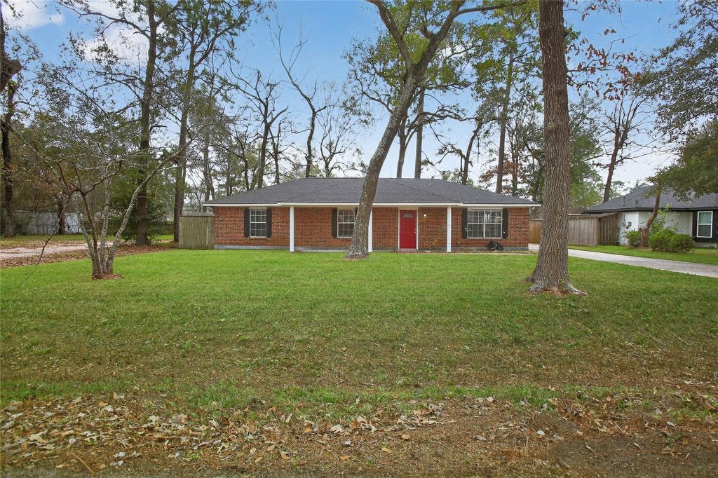 Photo of 601 Chateau Woods Parkway Drive, Conroe, TX 77385 (MLS # 17734772)