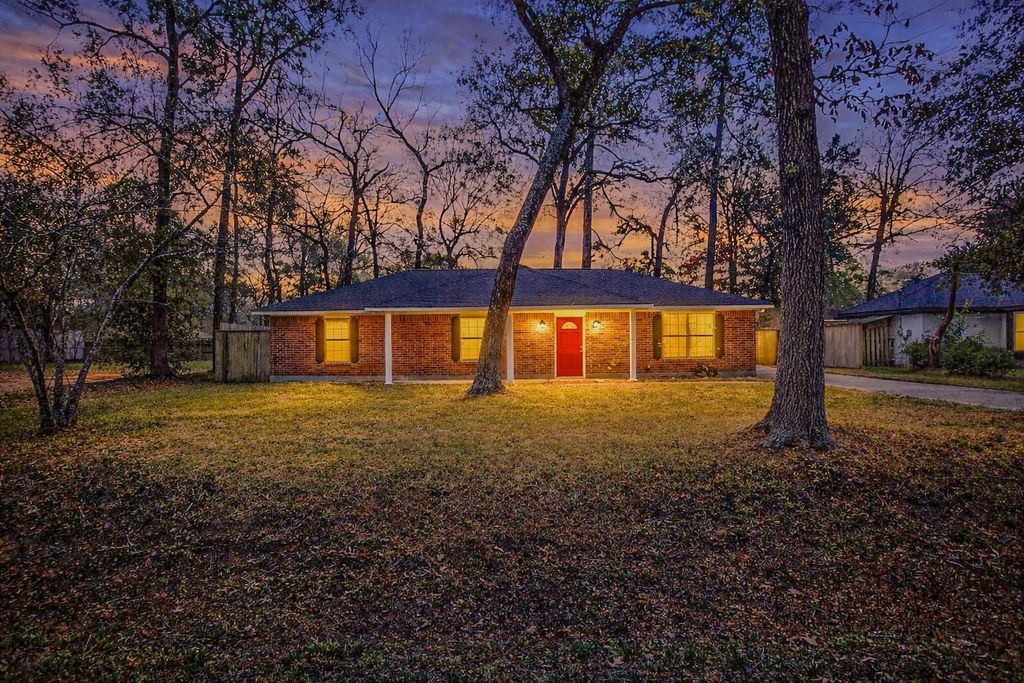 Photo of 601 Chateau Woods Parkway Drive, Conroe, TX 77385 (MLS # 17734772)