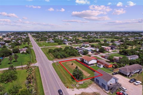 Photo of 202 19th Street, Dickinson, TX 77539 (MLS # 82529372) Photo of 202 19th Street, Dickinson, TX 77539 (MLS # 82529372)