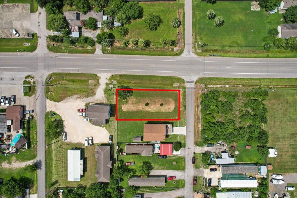 Photo of 202 19th Street, Dickinson, TX 77539 (MLS # 82529372)