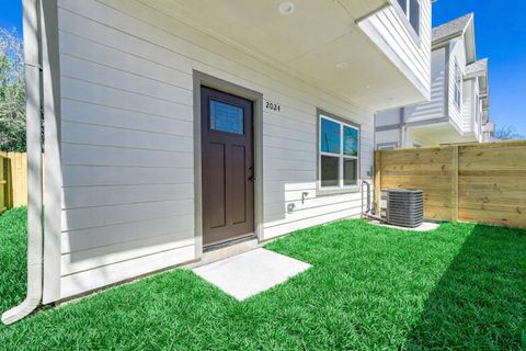 Tiny photo for 2024 Hampton Street #A B, Houston, TX 77088 (MLS # 63008581)