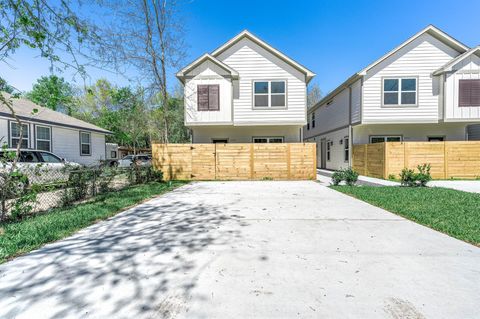 Tiny photo for 2024 Hampton Street #A B, Houston, TX 77088 (MLS # 63008581)