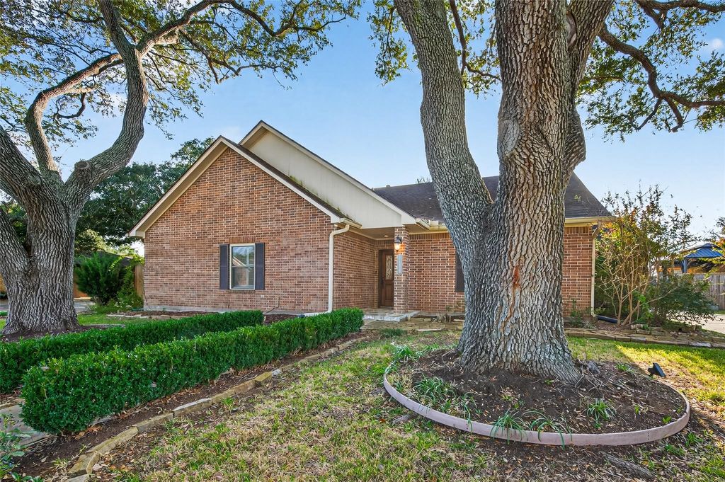 Photo of 1614 Crestmont Street, Wharton, TX 77488 (MLS # 92480084)