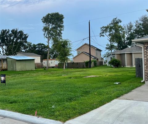 Photo of 0 Angelfish Cove, Baytown, TX 77523 (MLS # 14120465)