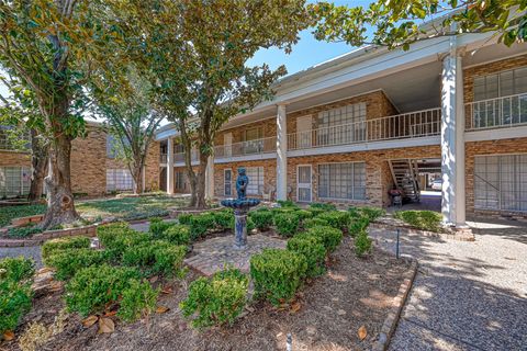 Photo of 2201 Fountain View Drive #2, Houston, TX 77057 (MLS # 34778685) Photo of 2201 Fountain View Drive #2, Houston, TX 77057 (MLS # 34778685)