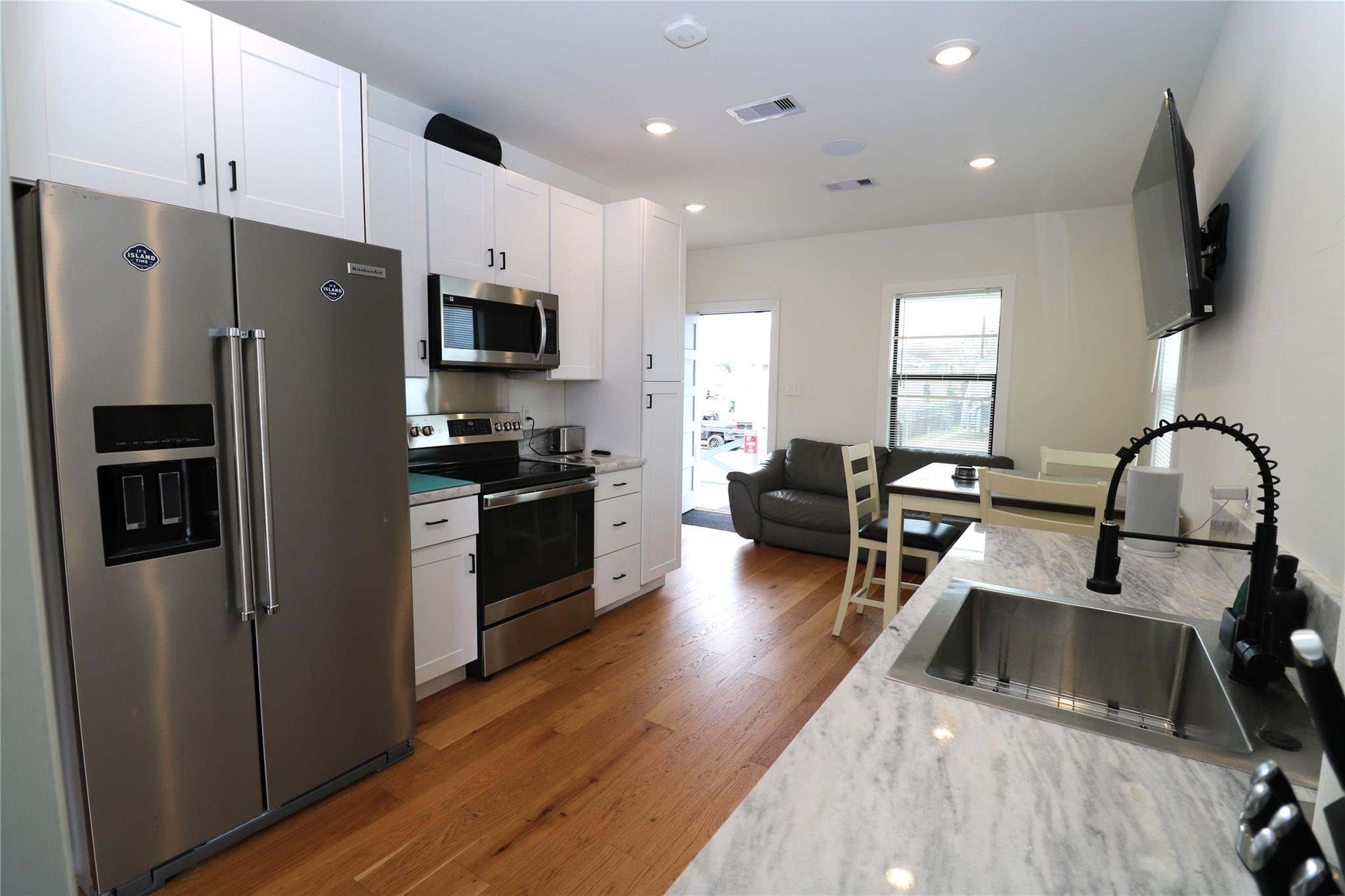 5506 Avenue Q 1/2