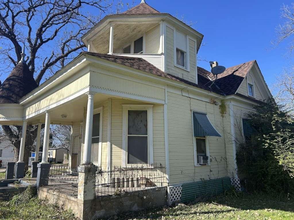 601 E Michalk Street