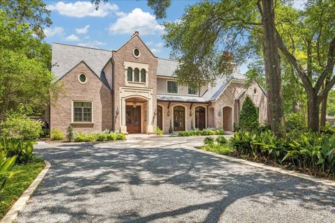Photo of 802 Country Lane, Houston, TX 77024 (MLS # 98311812)