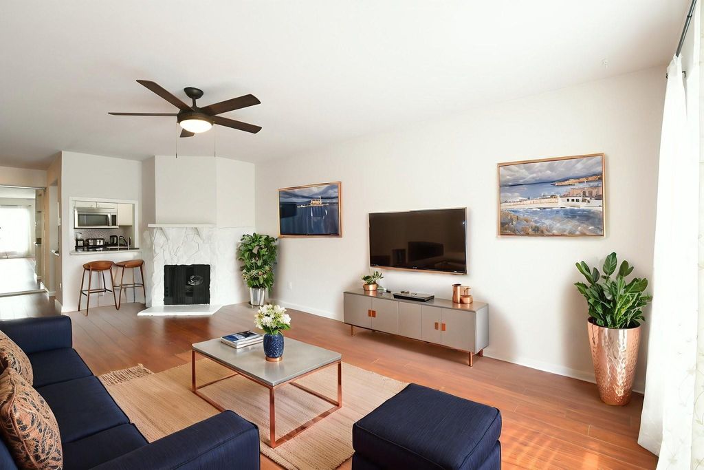 Photo of 4641 Wild Indigo Street #450, Houston, TX 77027 (MLS # 32176110)