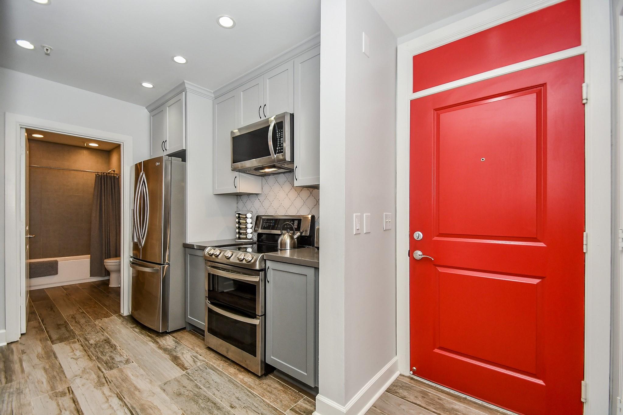 1900 Genesee Street 104