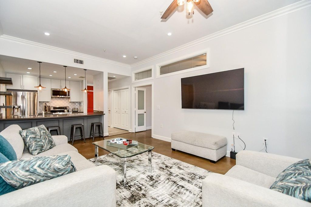 Photo of 1900 Genesee Street #104, Houston, TX 77006 (MLS # 29103262)