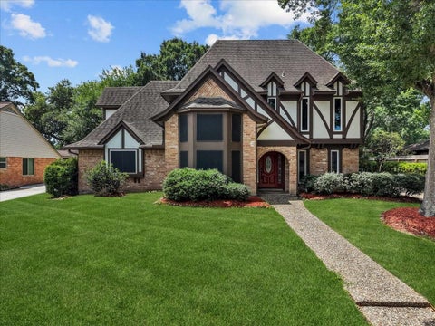 Homes For Sale - 15814 Larkfield Drive<br/> Houston, TX 77059