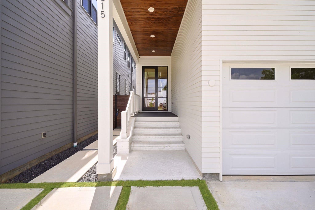 Photo of 1315 Waverly Street, Houston, TX 77008 (MLS # 62006938)