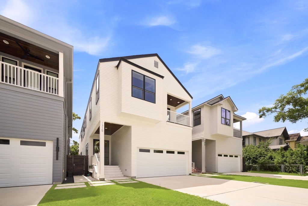 Photo of 1315 Waverly Street, Houston, TX 77008 (MLS # 62006938)