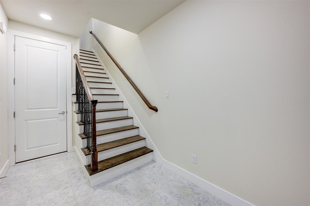 Photo of 1222 W Dallas Street, Houston, TX 77019 (MLS # 49962334)
