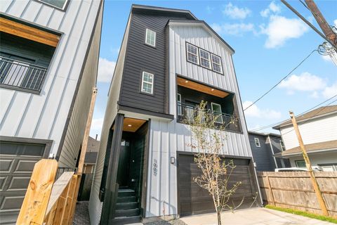 Photo of 1007 E 33rd Street, Houston, TX 77022 (MLS # 94960079)