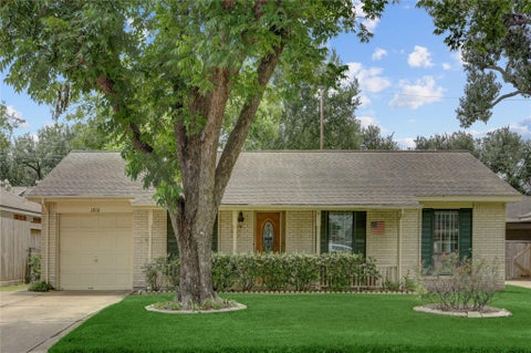 Photo of 1810 Locksford Street, Houston, TX 77008 (MLS # 44579421)