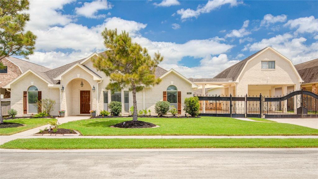 Photo of 2507 Florence Drive, League City, TX 77573 (MLS # 39752936)