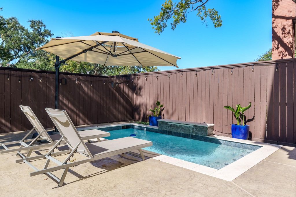 Photo of 225 Knox Street, Houston, TX 77007 (MLS # 86285811)