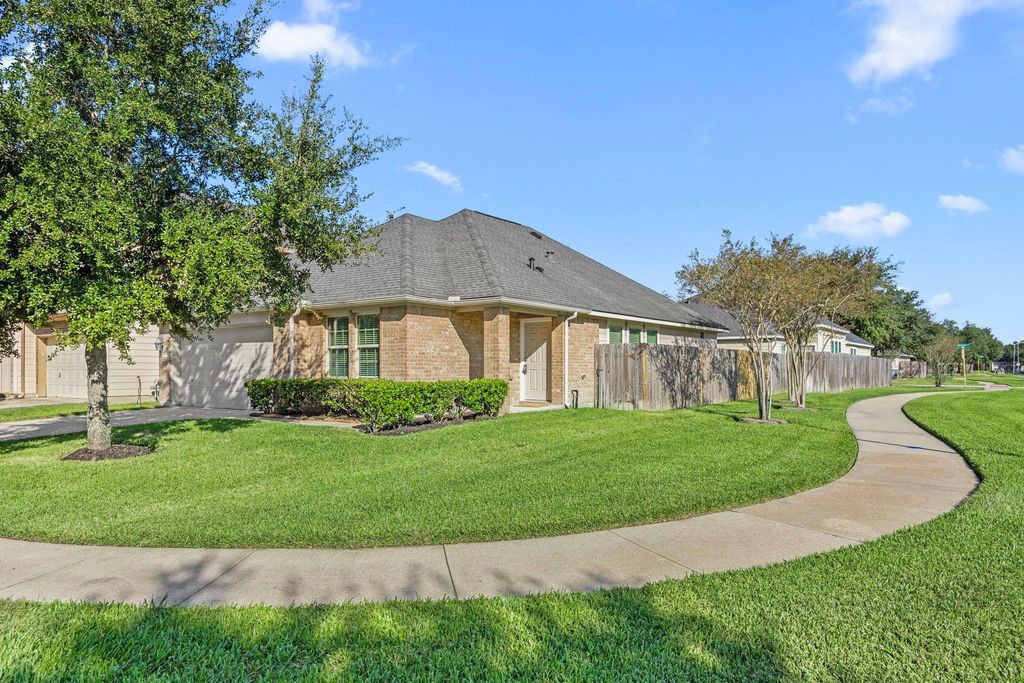 Photo of 12951 Pecan Shores Drive, Houston, TX 77044 (MLS # 13637039)
