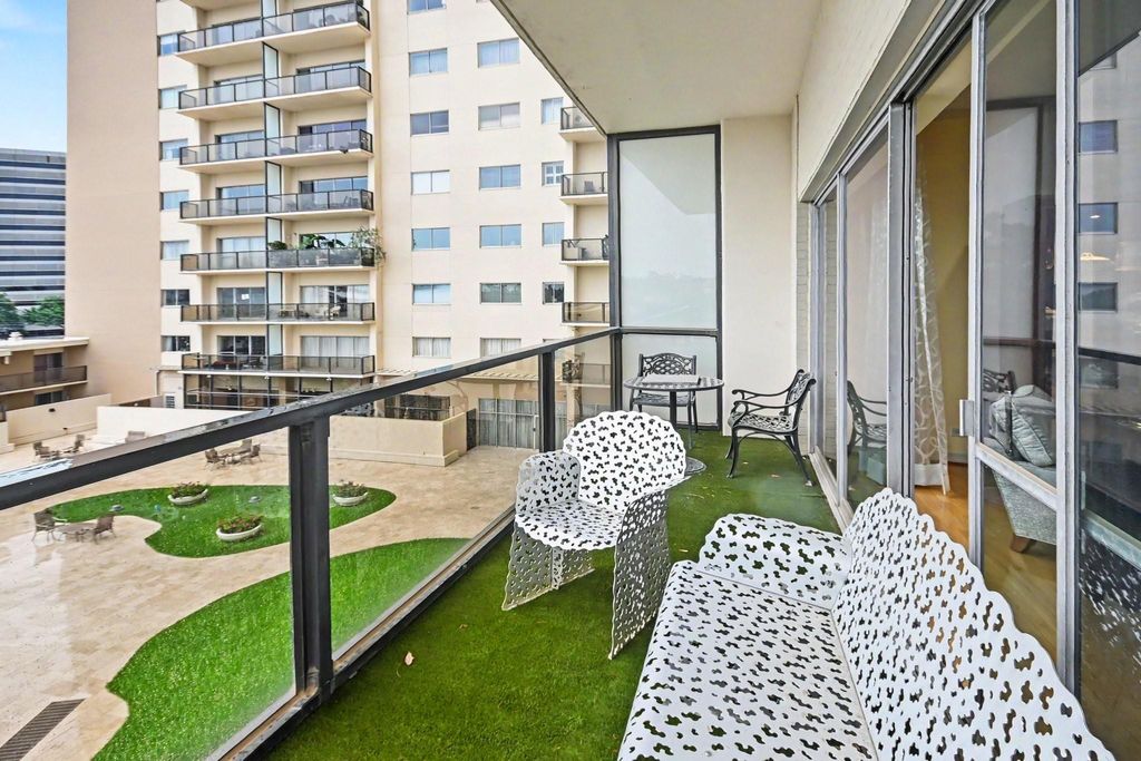 Photo of 2929 Buffalo Speedway #A301, Houston, TX 77098 (MLS # 4194104)