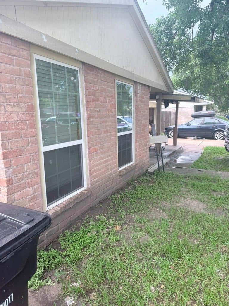 Photo of 10807 Sageleaf Lane, Houston, TX 77089 (MLS # 14110583)
