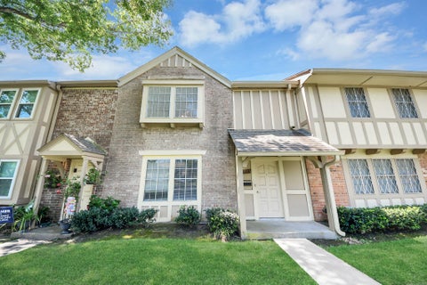 Photo of 10372 Hammerly Boulevard #25, Houston, TX 77043 (MLS # 87937839)