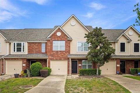 Townhouse For Sale - 1651 Grable Cove Lane<br/> Harris County, Spring, TX 77379