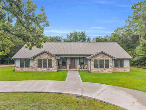 Photo of 35 Rose Hill Court, Huntsville, TX 77320 (MLS # 90847523)