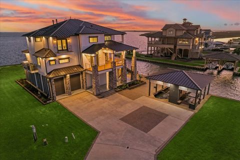 Homes For Sale - 1 Water Key<br/> Hitchcock, TX 77563