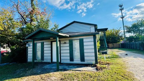 105 Clear Lake Road A Highlands TX 77562