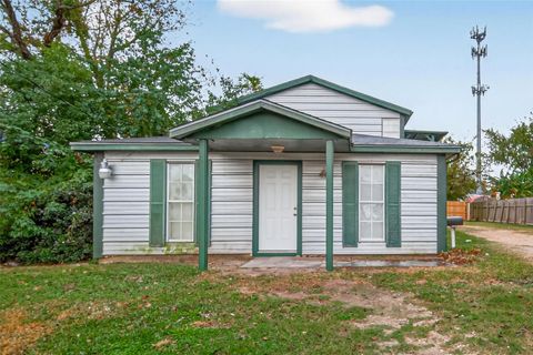 105 Clear Lake Road A Highlands TX 77562