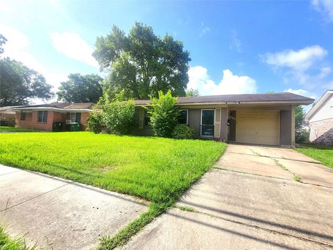 Photo of 5514 S Acres Drive, Houston, TX 77048 (MLS # 93856218)