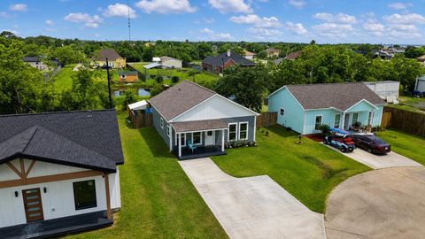 Photo of 506 Jenni Lane, San Leon, TX 77539 (MLS # 76759843)